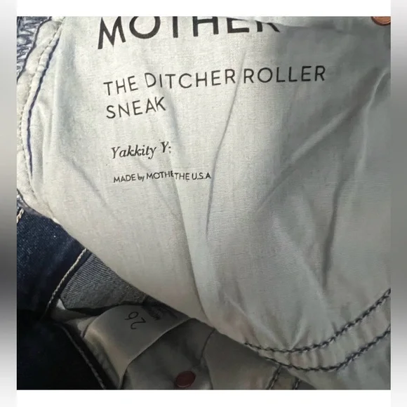 MOTHER
The Ditcher Roller Sneak Yakkity Yak Jeans In Blue, New with out Tags - Picture 6 of 8